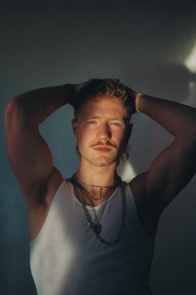 JAMES JOINS ME 3 DAYS ONLY (9/3-6) so you can enjoy a great 4 Handed Session! Tall, blonde, lean, 26 & VERY well-equipped. Inquiries welcome.ABSOLUTE DISCRETION GUARANTEED! Experienced, fit, well-equipped, pro provides quality massage (grooming at no charge). Center City’s only sensual male massage studio. Service every day by appointment only. Check out my website: classicmalemassage.com. 4 Handed sessions with one of my well-built, young interns available. Text for details, fees & pictures. (267/312-3411)